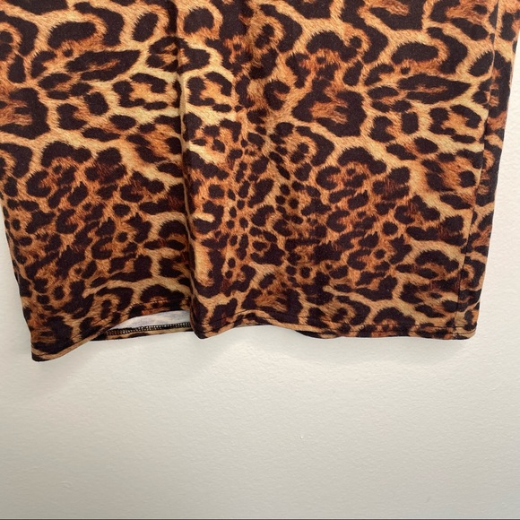 Nasty Gal Leopard Shirt Size 2 Womens Short Sleeve V Neck Plunging - Picture 5 of 11